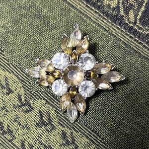 Vintage Art Deco Green Rhinestone Star Brooch.